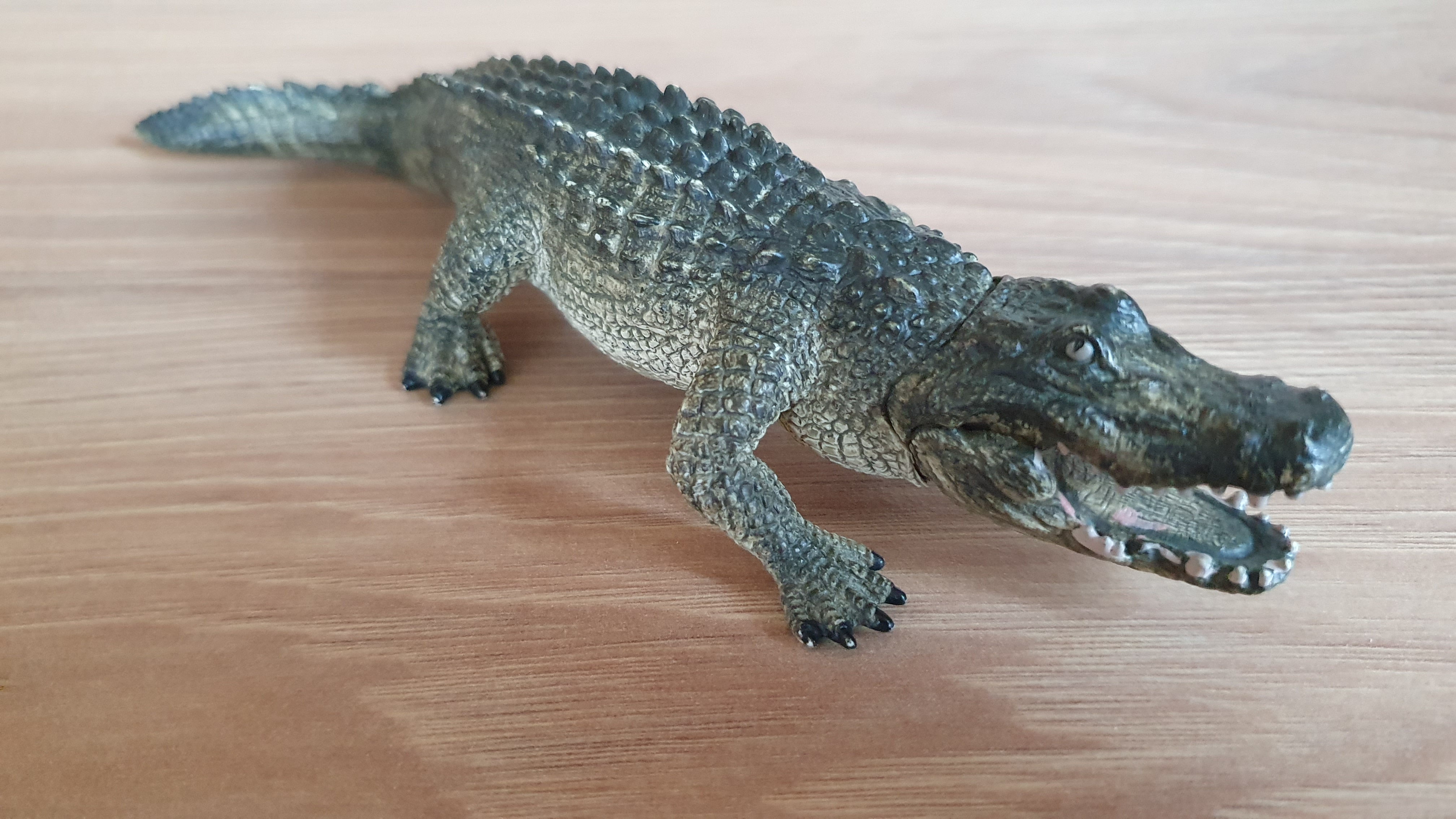 aligátor s pohyblivou čelistí 14727, model 2014