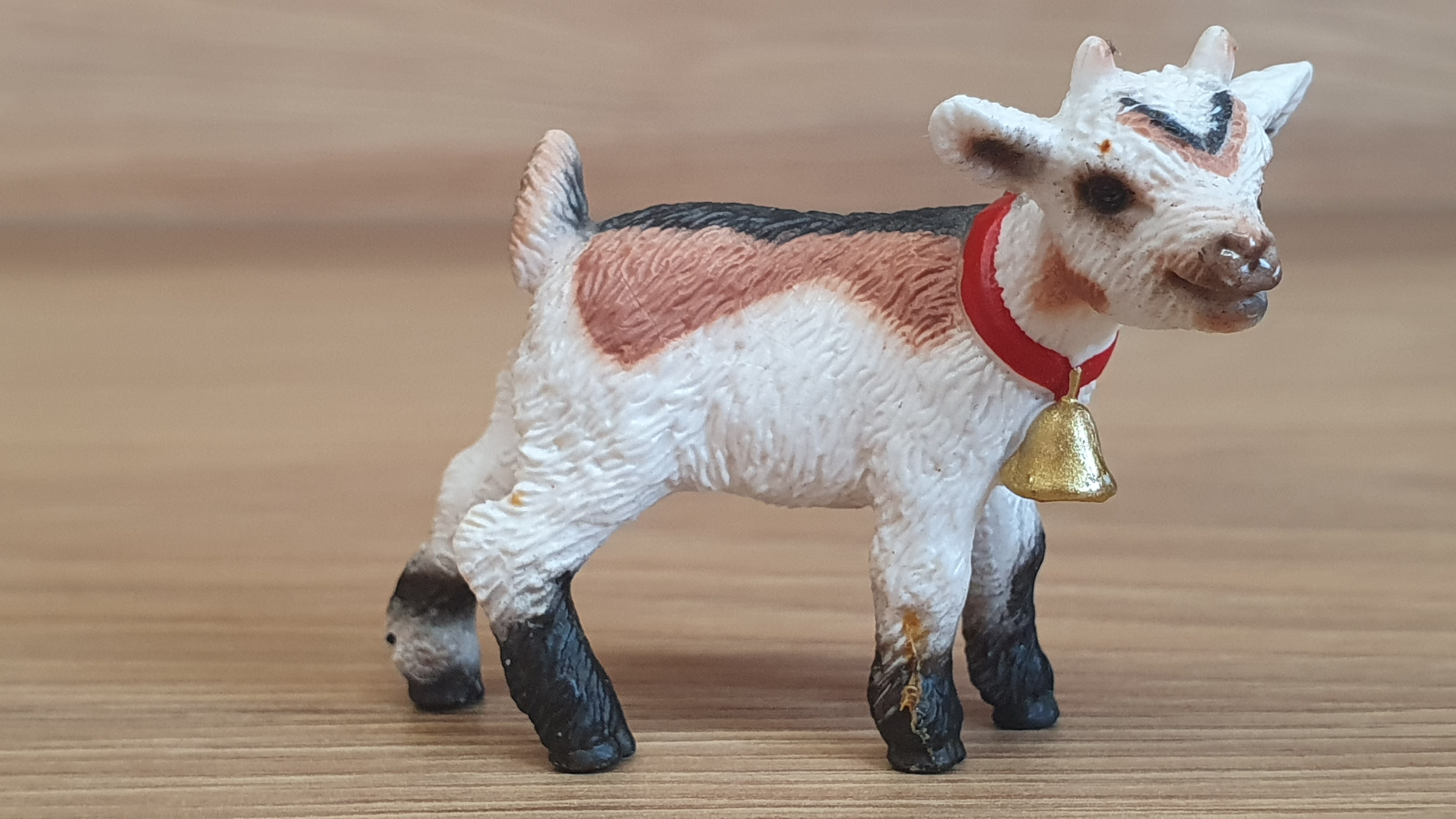 kůzle se zvonkem 13720, model 2012