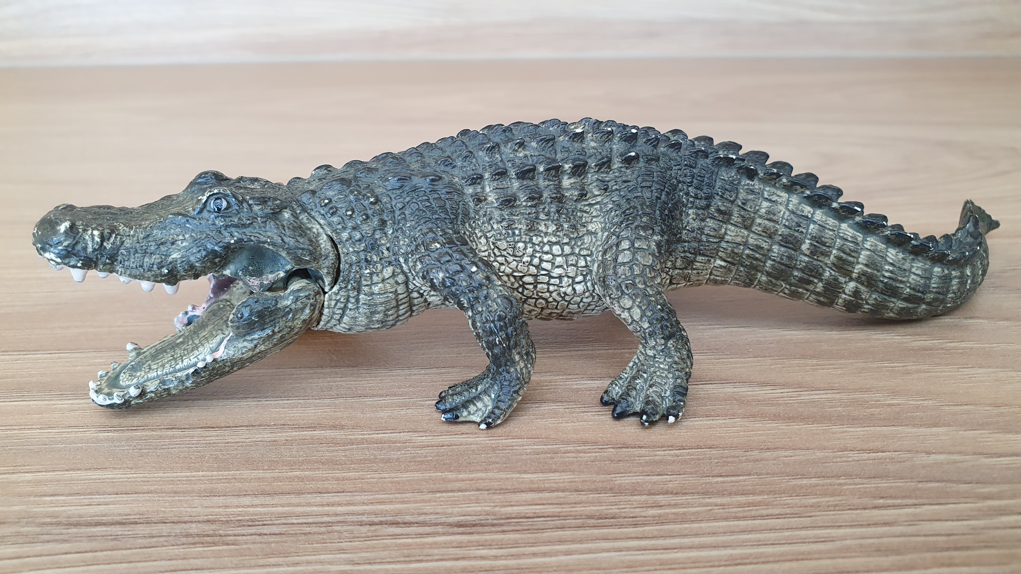 aligátor s pohyblivou čelistí 14727, model 2014