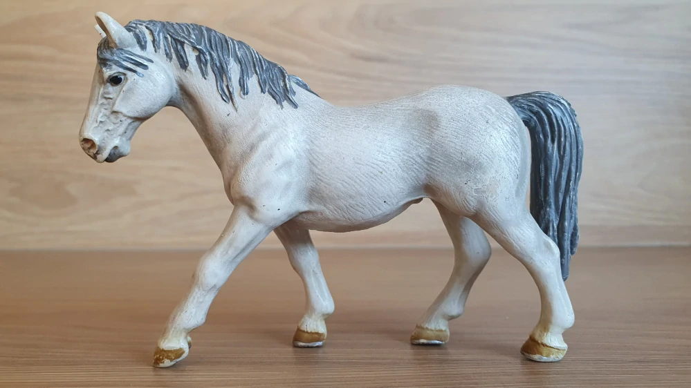 Lipicánská klisna 13603, model 2001
