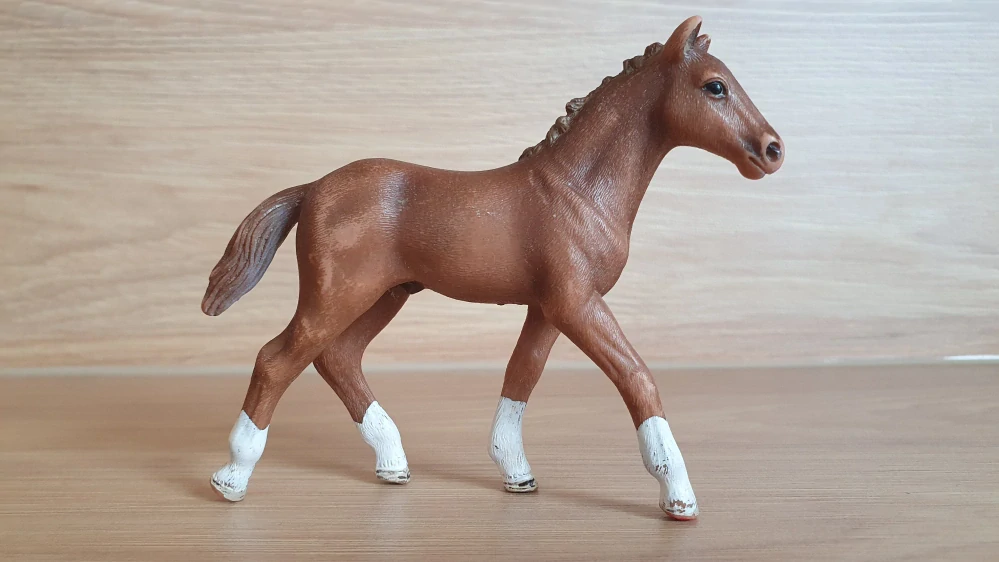 Hannoverské hříbě hnědé 13730, model 2012