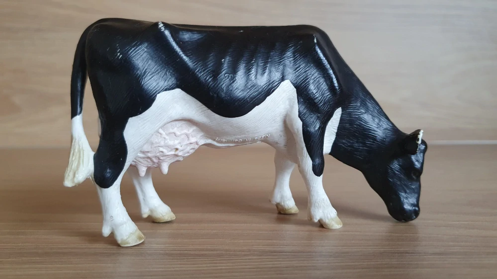 kráva holštýnská pasoucí se 13141, model 2000