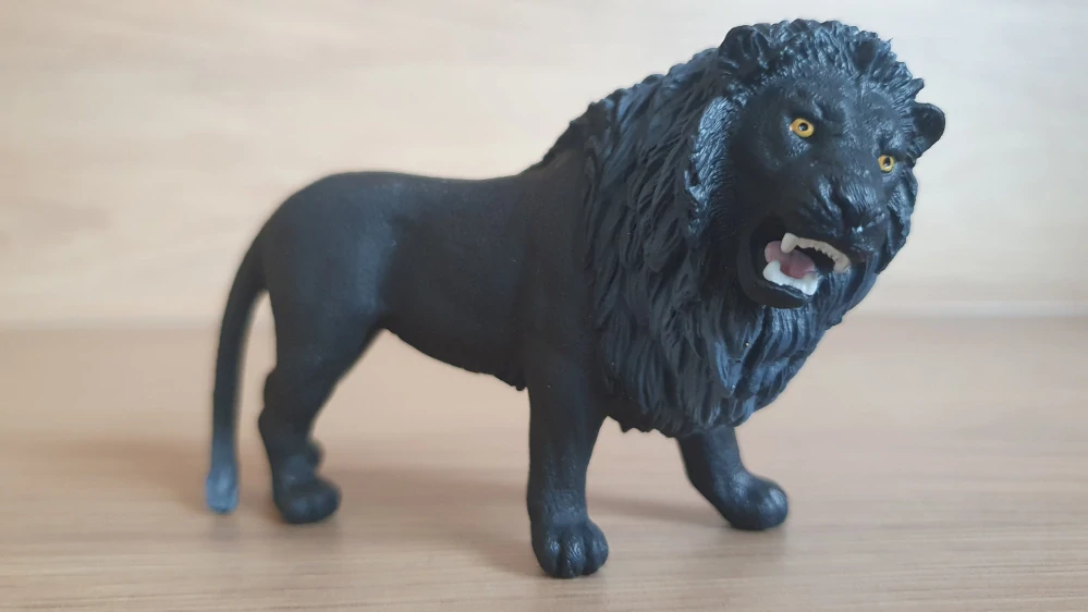 Půlnoční černý lev exclusive 72176, model 2014