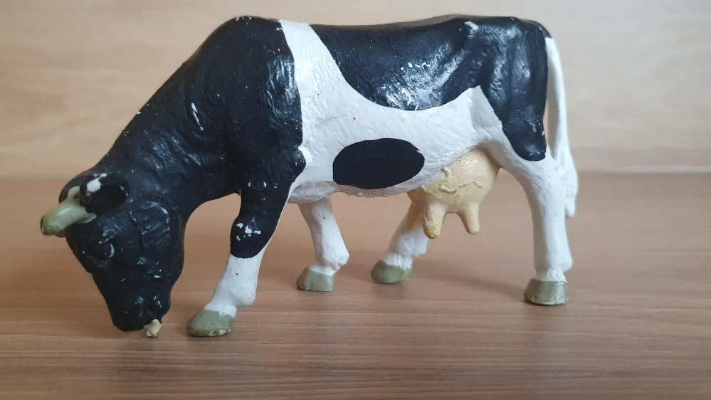 kráva černobílá 13207, model z roku 1988