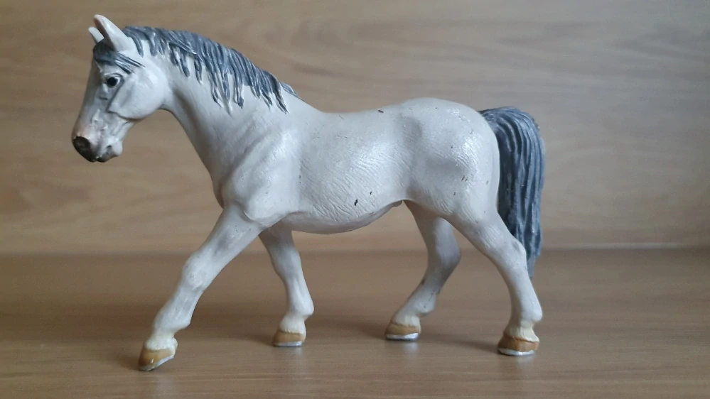 Lipicánská klisna 13603, model 2001