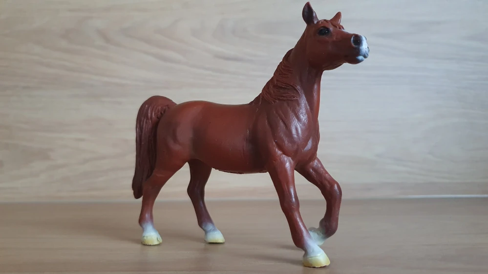 Ořechová-hnědá klisna 13253, model 2001