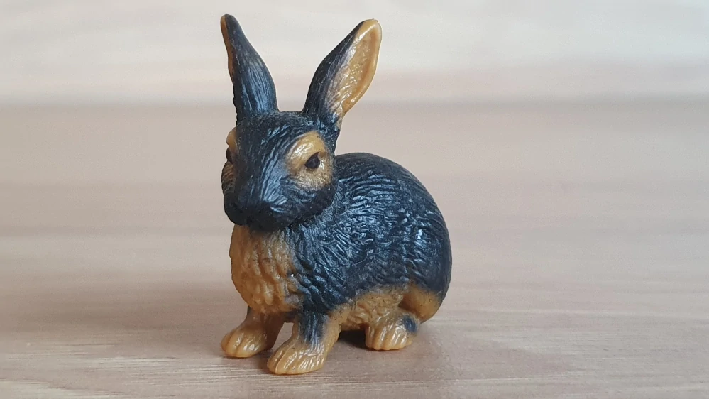 králík tmavý 13137, model 1996