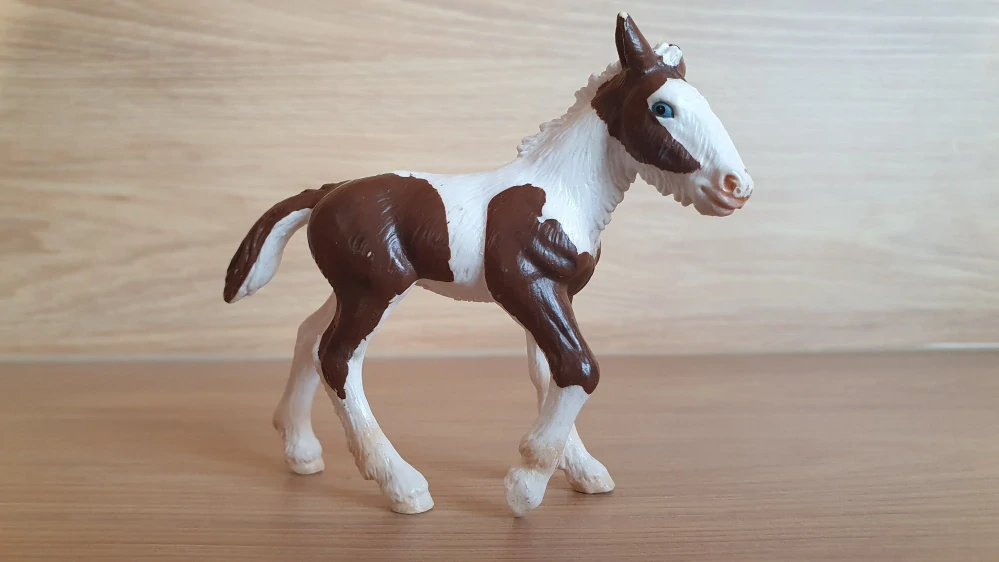 Kůň irský Tinker hříbě 13295, model 2004