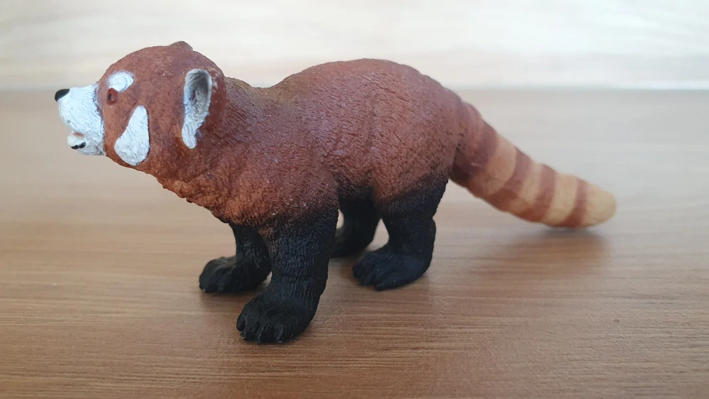 panda červená 14833, model 2019
