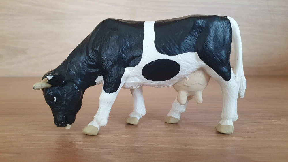 kráva černobílá 13207, model 1988