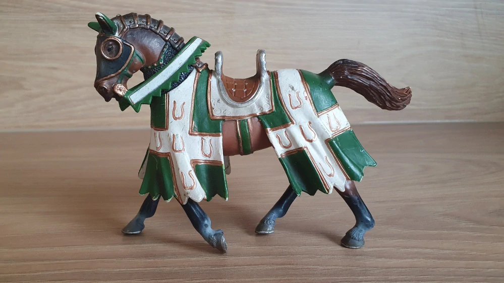 osedlaný rytířský kůň 70047