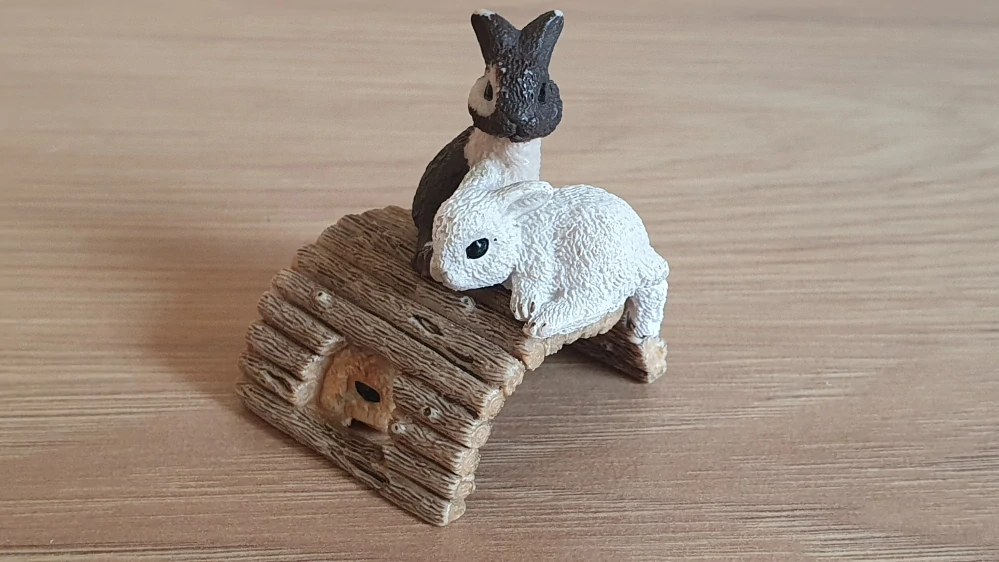 Králíci na kůře 13748, model 2013