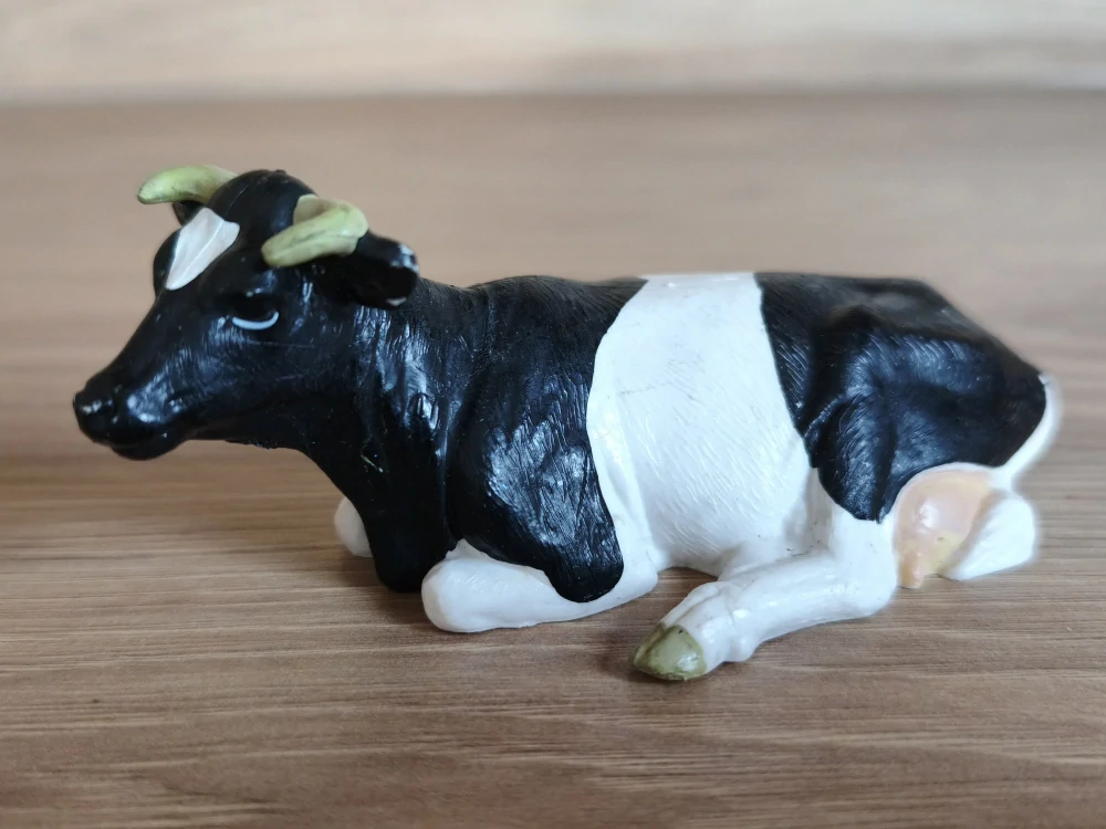 kráva ležící 13211, model 1988