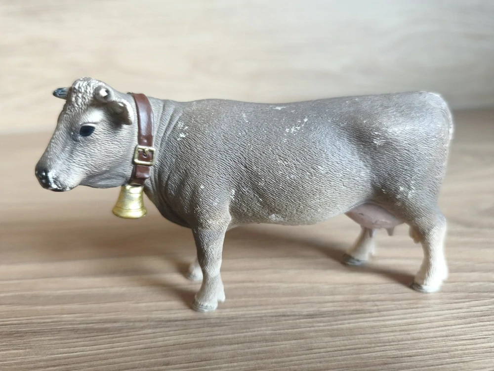 kráva se zvonem 13874, model 2017