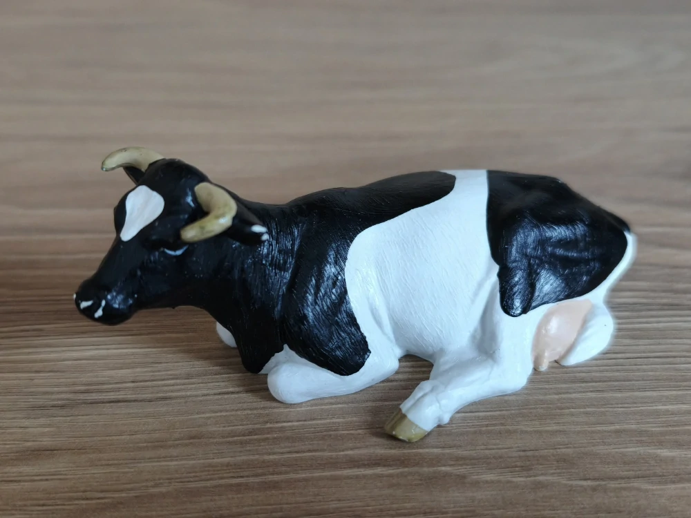 kráva ležící 13211, model 1988