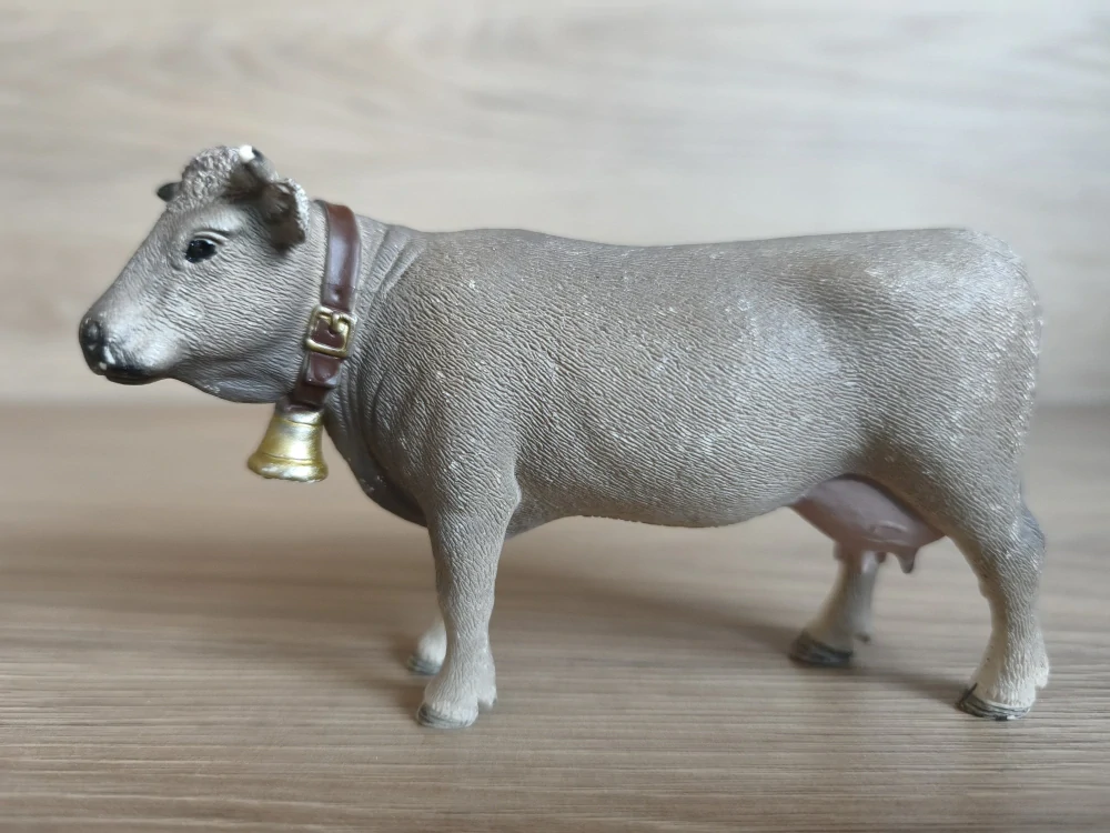 kráva se zvonem 13874, model 2017