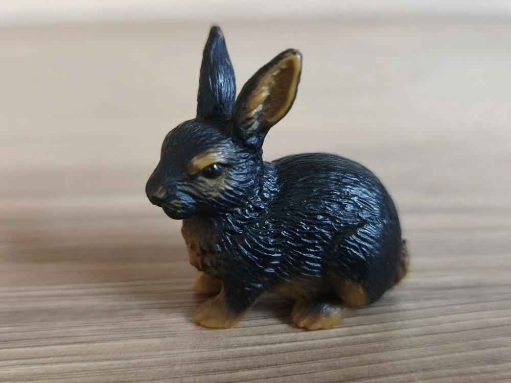 králík tmavý 13137, model 1996