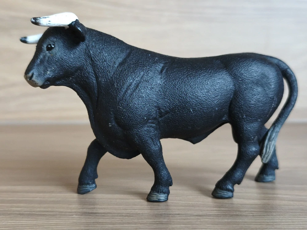 Černý býk 13875, model 2017