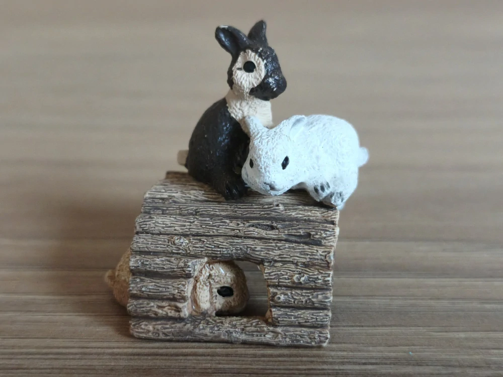 Králíci na kůře 13748, model 2013