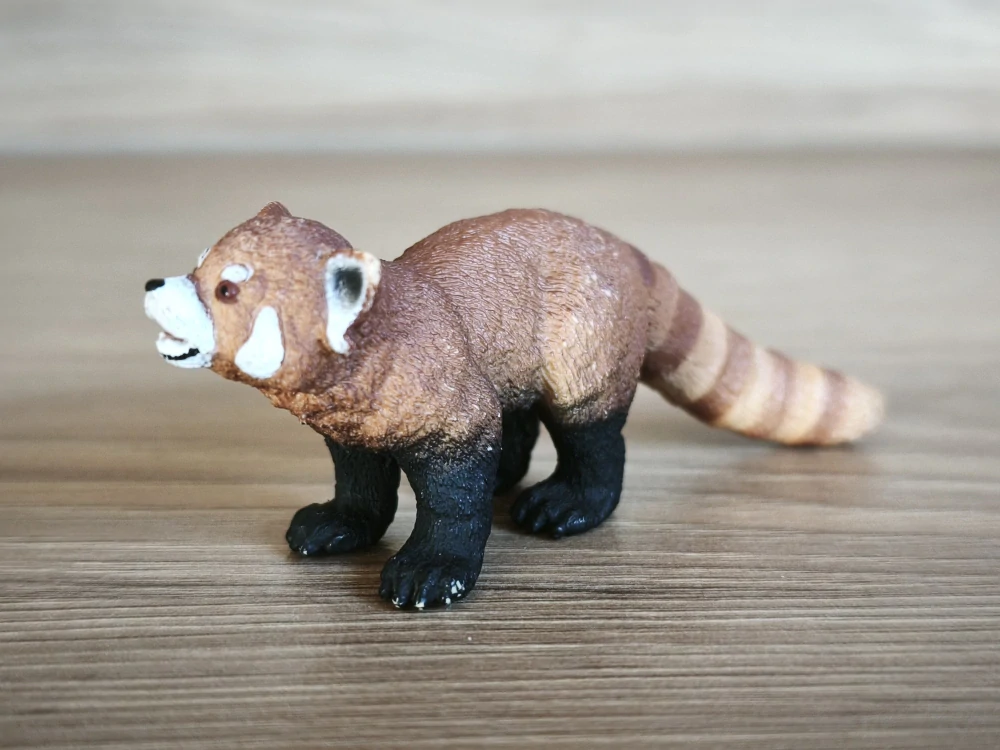 panda červená 14833, model 2019