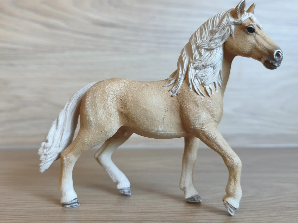 Andaluský kůň 42431, model 2016