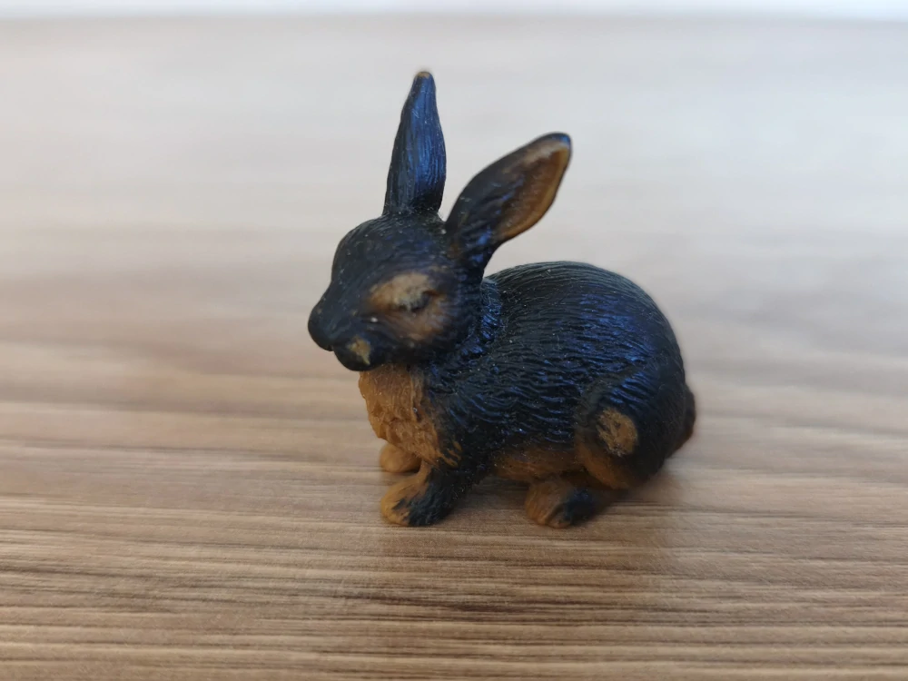 králík tmavý 13137, model 1996