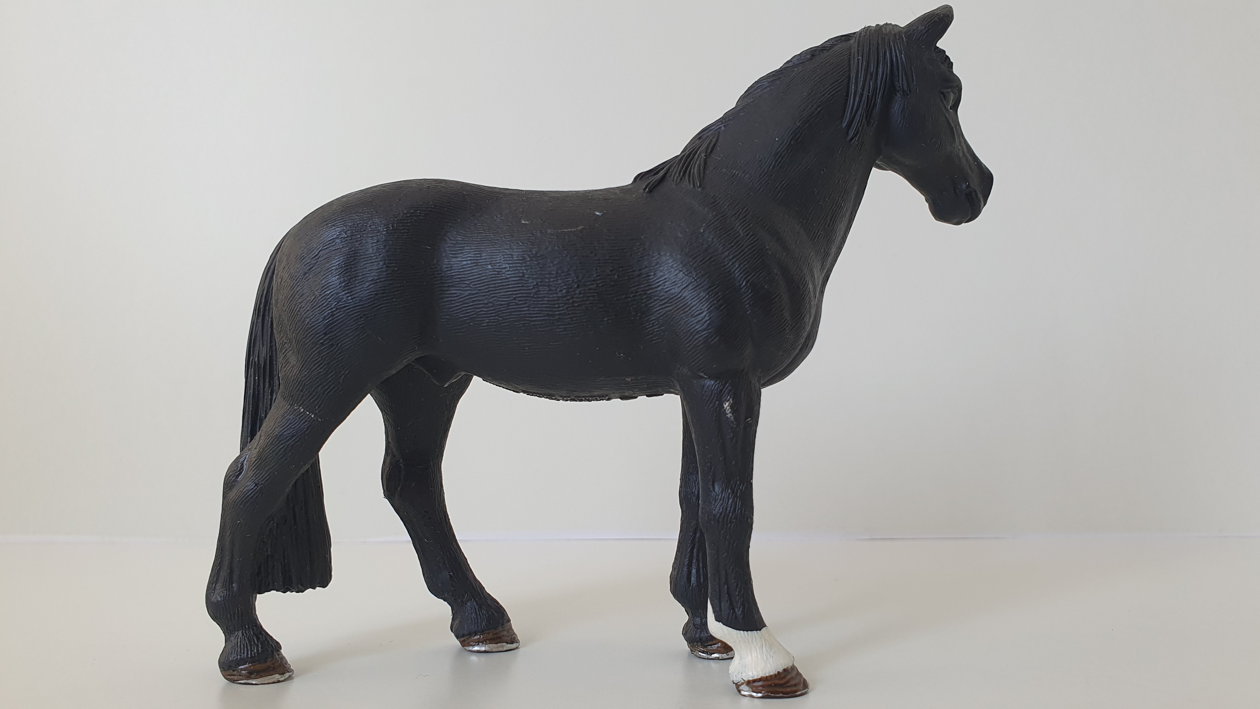 Tennessee valach mimochodník černý 13832, model 2016