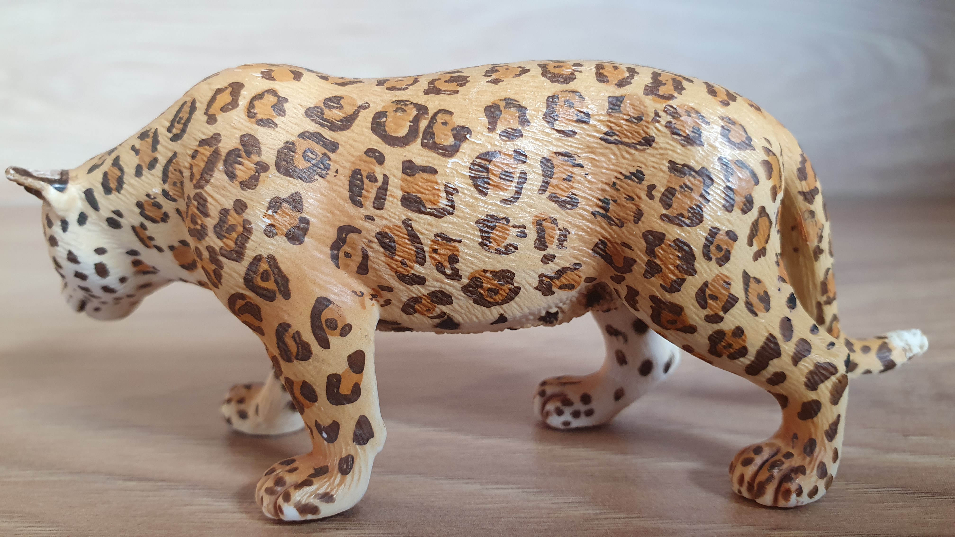 jaguár 14769, model 2016
