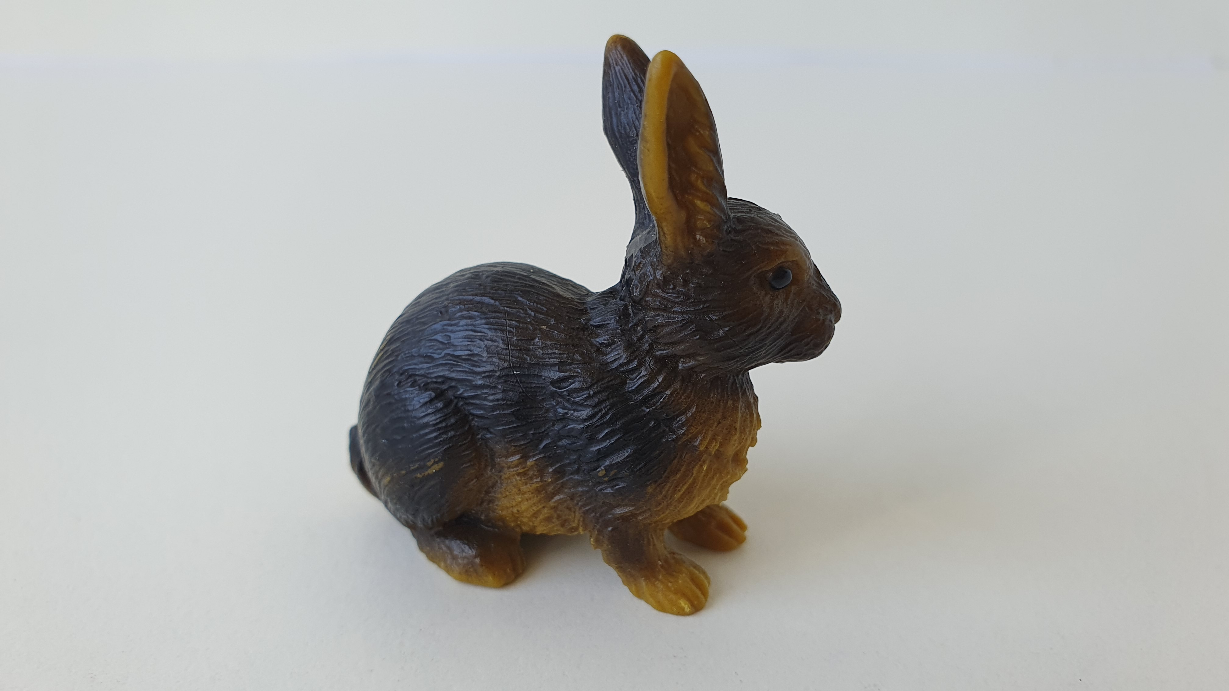 králík tmavý 13137, model 1996