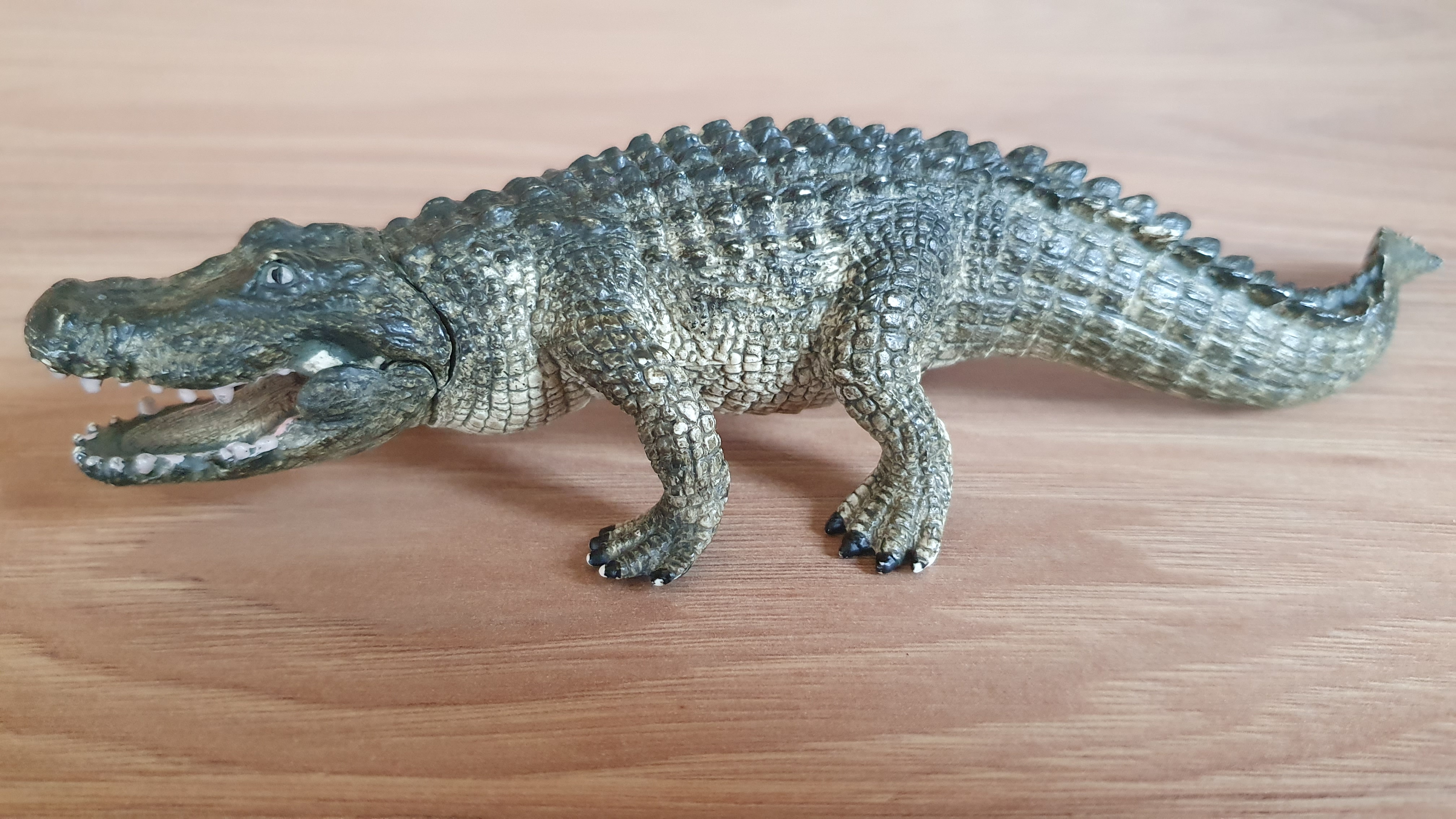 aligátor s pohyblivou čelistí 14727, model 2014
