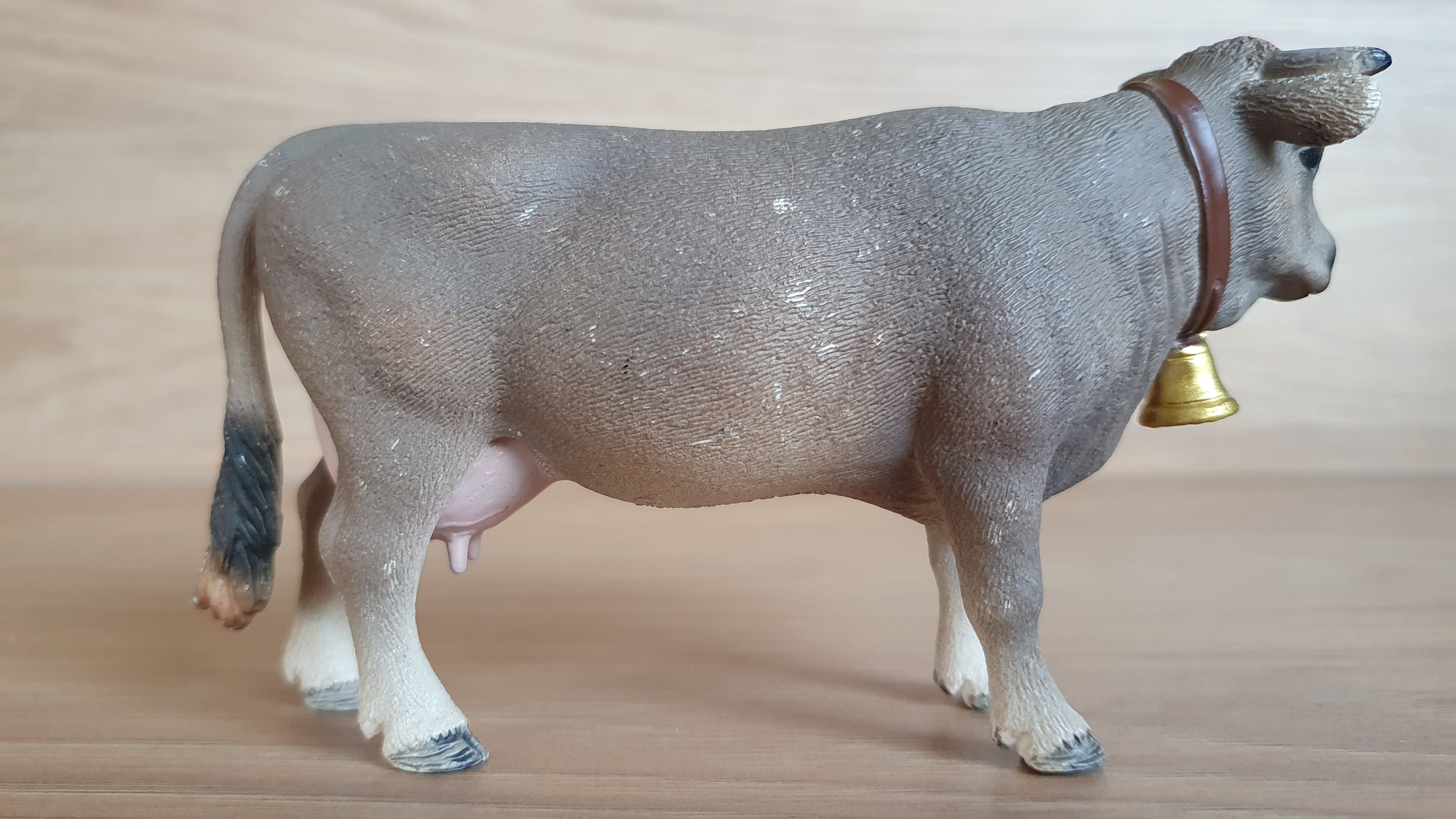 kráva se zvonem 13874, model 2017