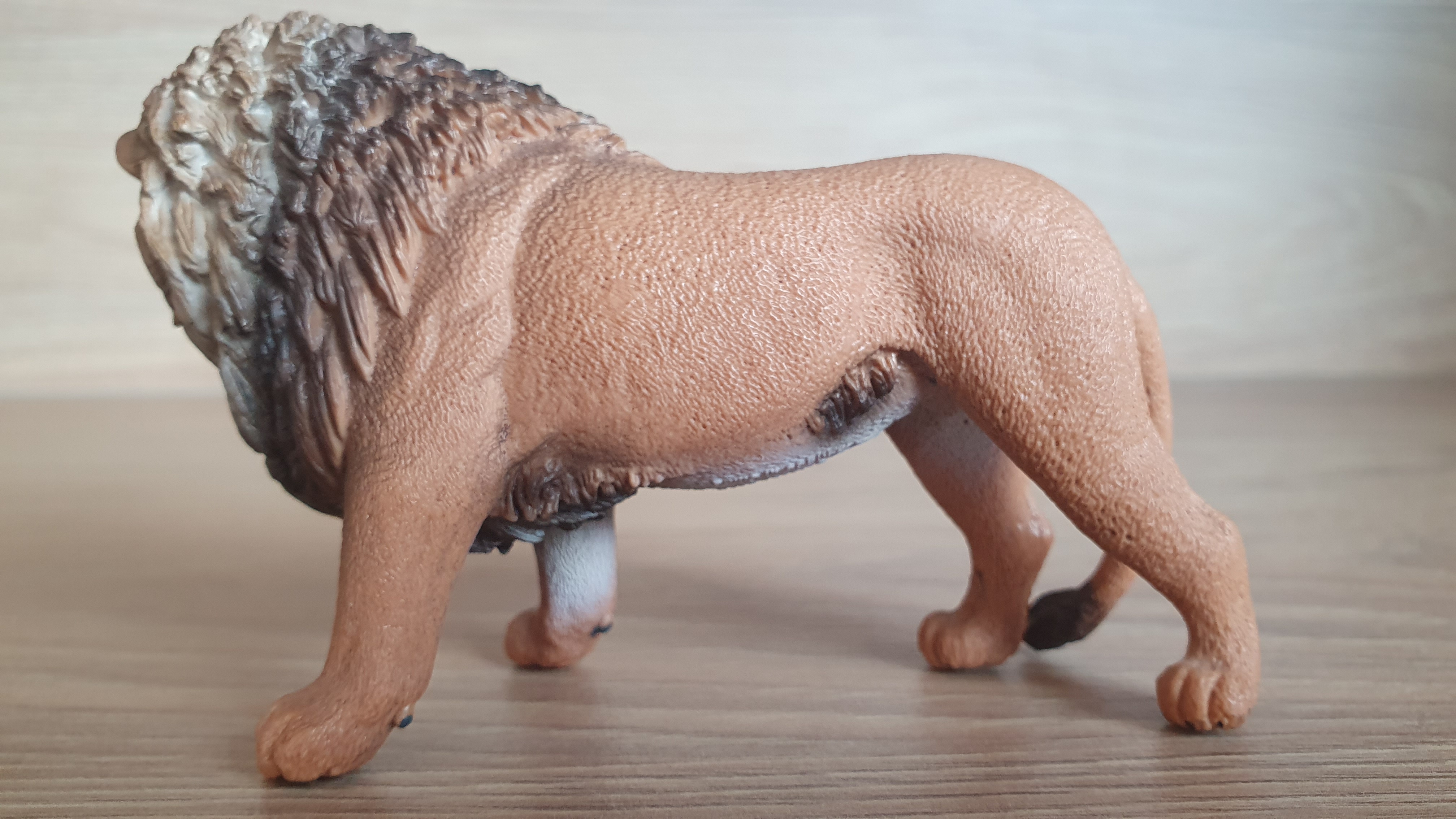 lev řvoucí 14726, model 2014