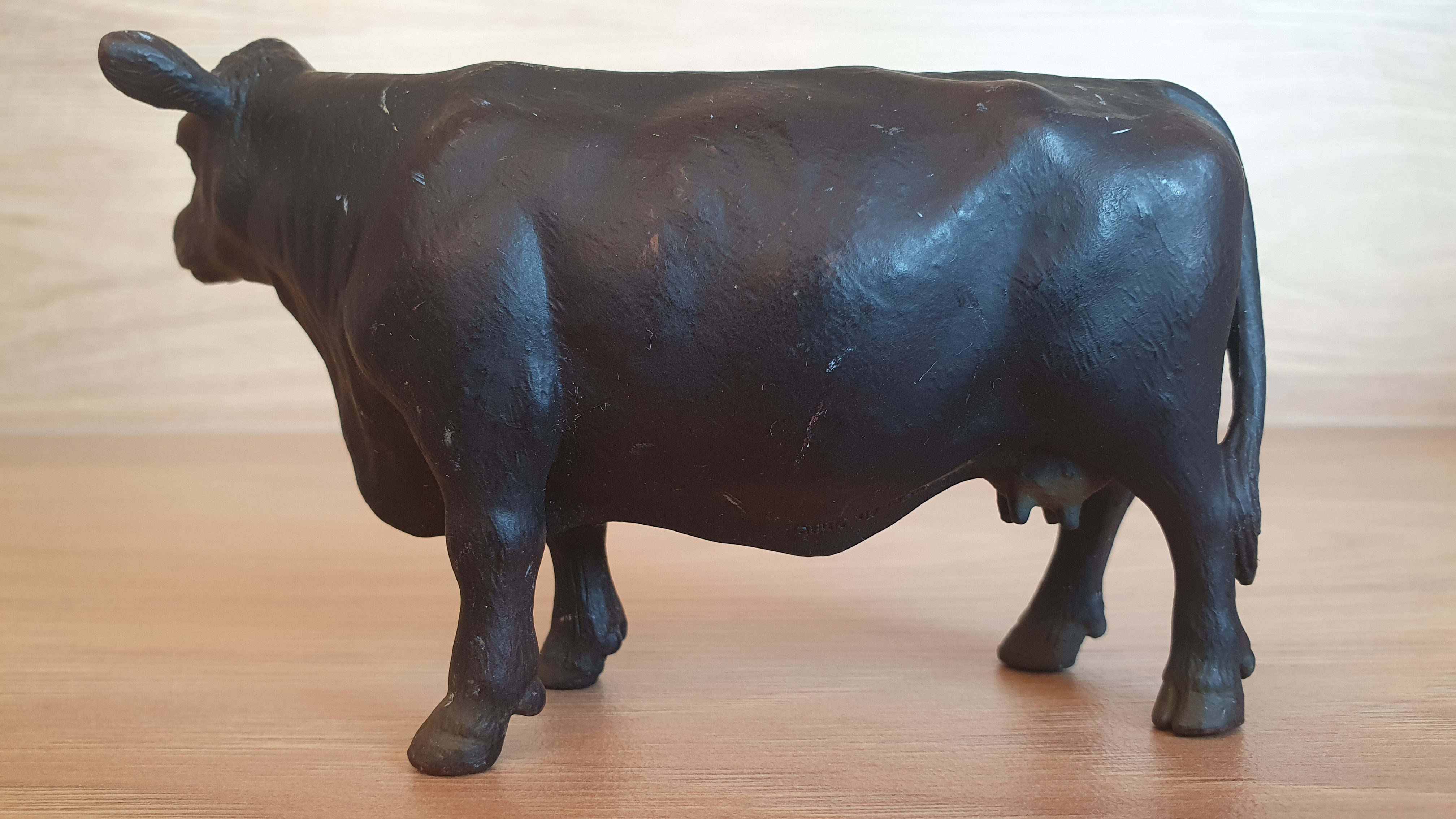 Anguská kráva 13269, model 2002