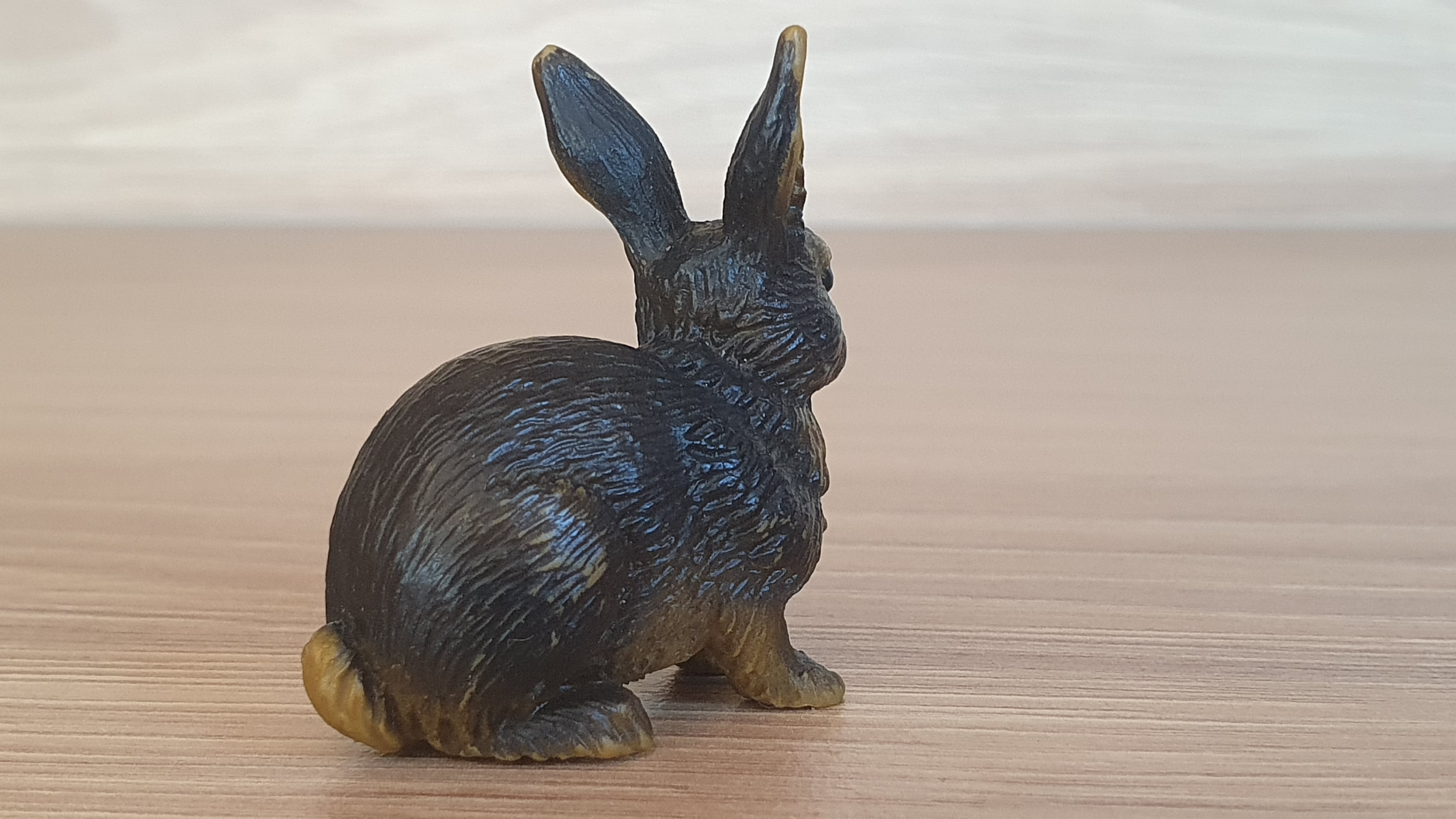 králík tmavý 13137, model 1996
