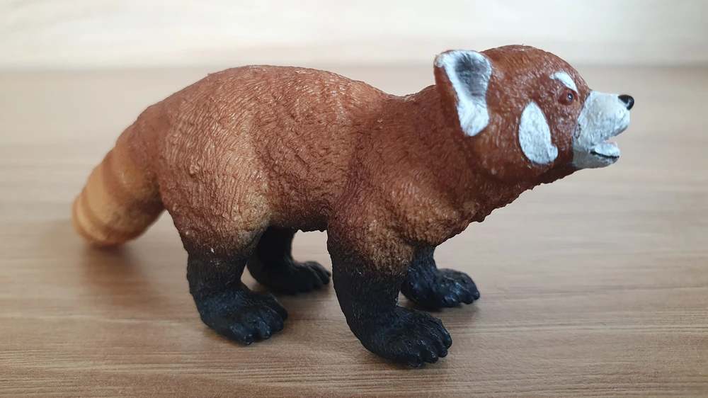 panda červená  14833, model 2019