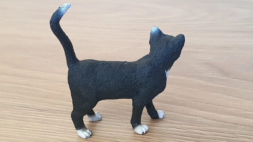 kočka stojící černá 13770, model 2014