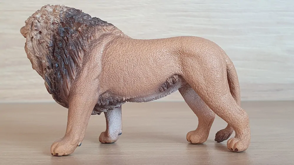 lev řvoucí 14726, model 2014