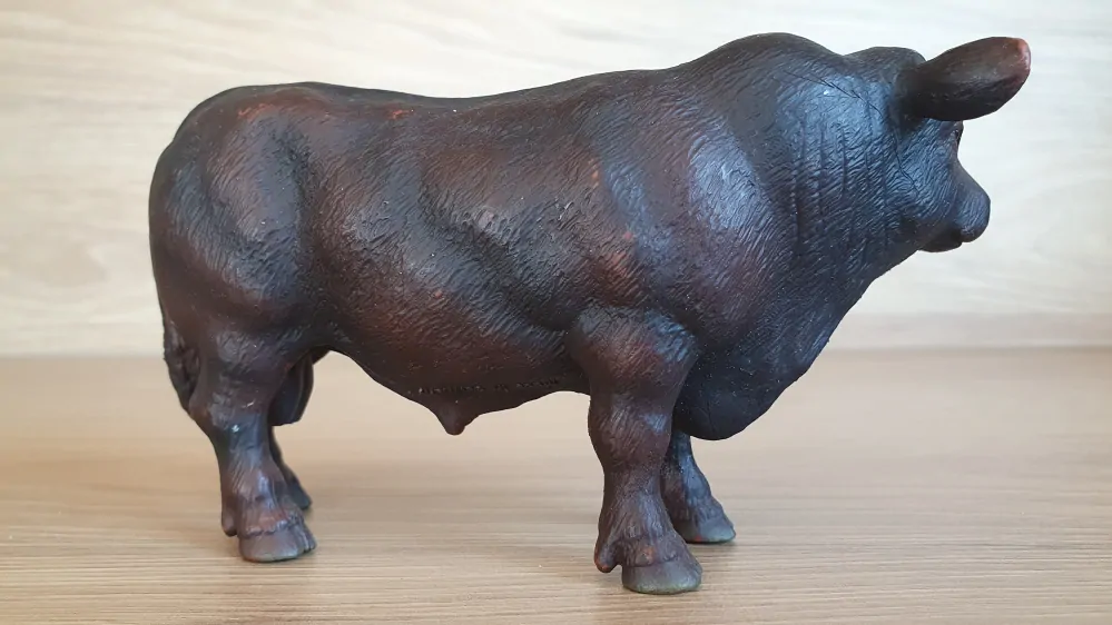býk Anguský 13282, model 2003