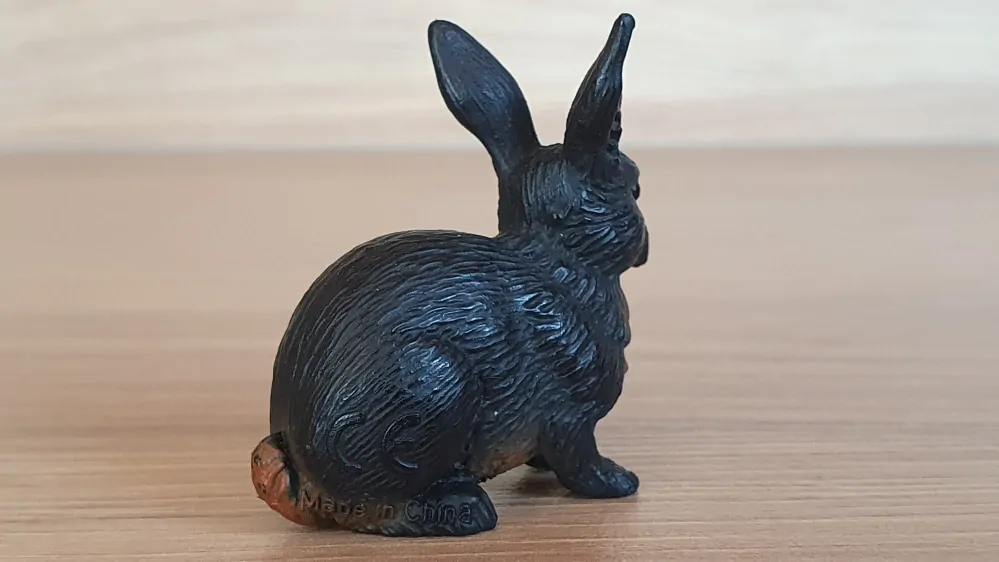 králík tmavý 13137, model 1996