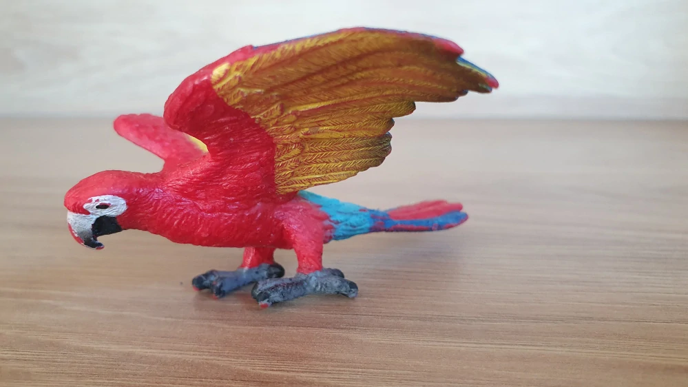 Ara červená 14737, model 2014