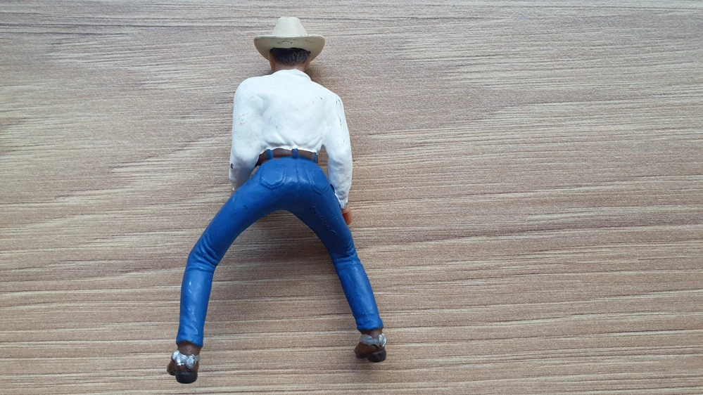 Cowboy v bílé košili