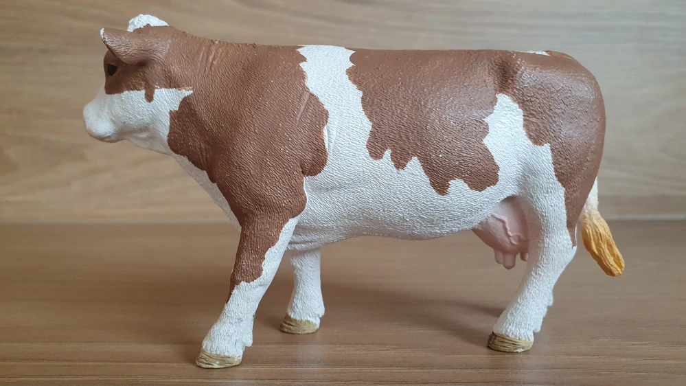 kráva Simmentálská 13801, model 2015