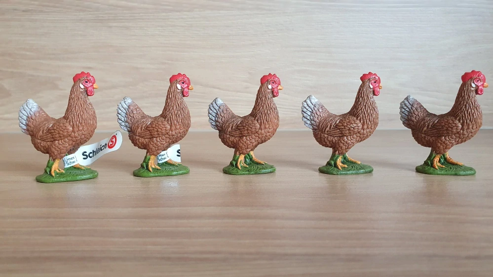 slepice hnědá 13826, model 2016