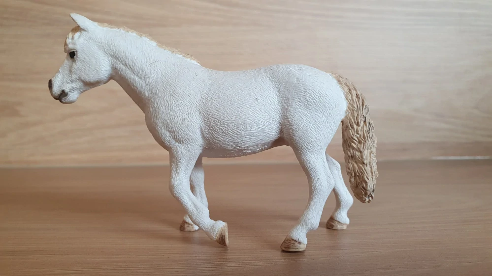 Klisna dartmoorský poník 42423, model 2017