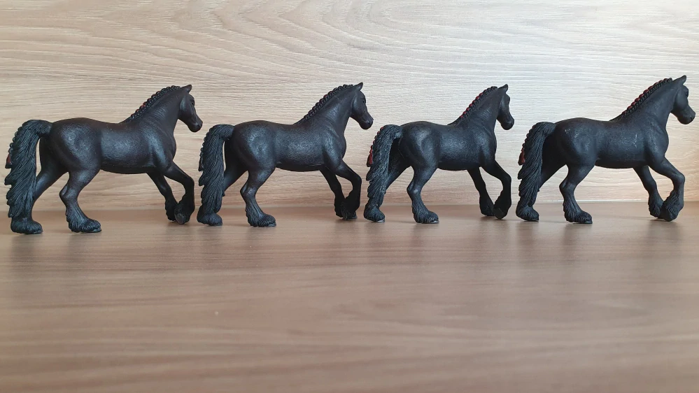 Fríská klisna  13749, model 2013