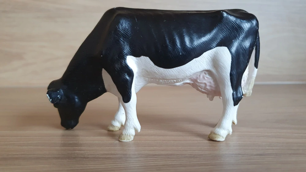 kráva holštýnská pasoucí se 13141, model 2000