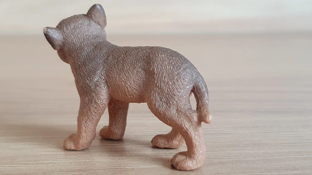 vlče hnědé  42472, model 2018