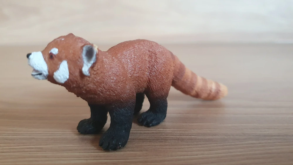 panda červená  14833, model 2019
