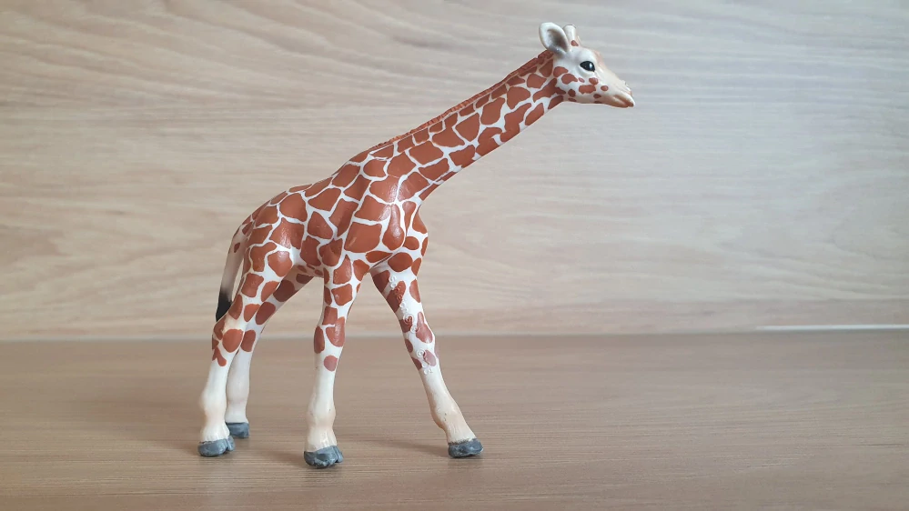 žirafa mládě 14321, model 2003