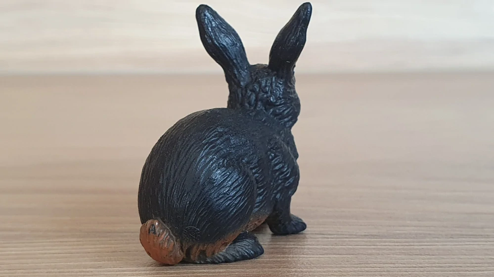 králík tmavý 13137, model 1996